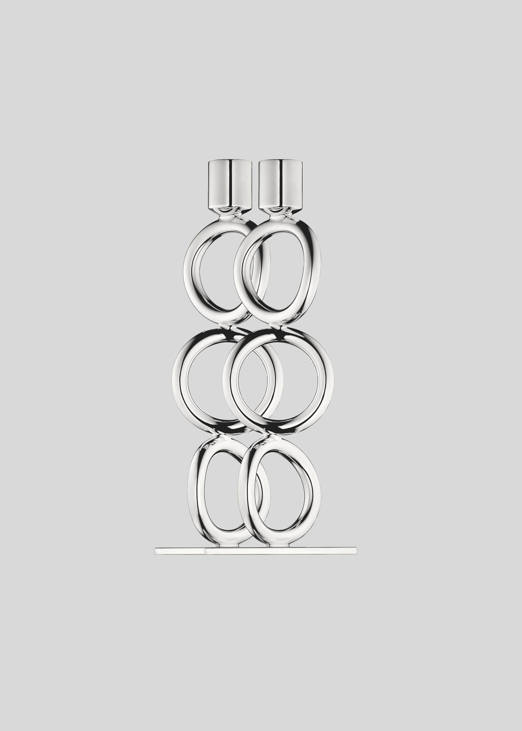 De la pince à cheveux en métal Prada au rouge à lèvres Liquide Vinyl Byredo, zoom sur les objets et vêtements Space Age à adopter cet année