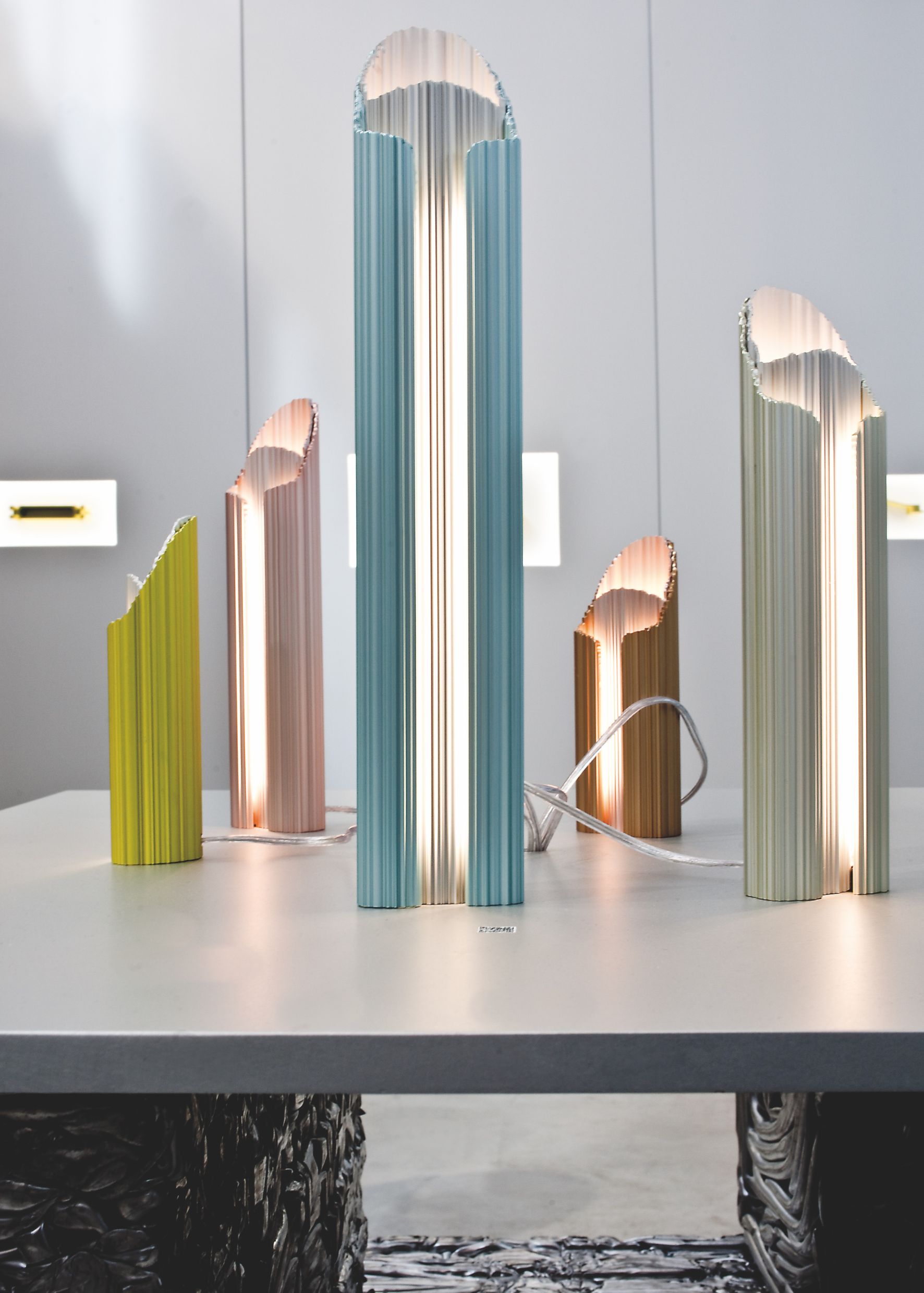 Lors de son passage au Salone del Mobile 2024, IDEAT a repéré les tendances green à adopter dans son intérieur. Reportage en images