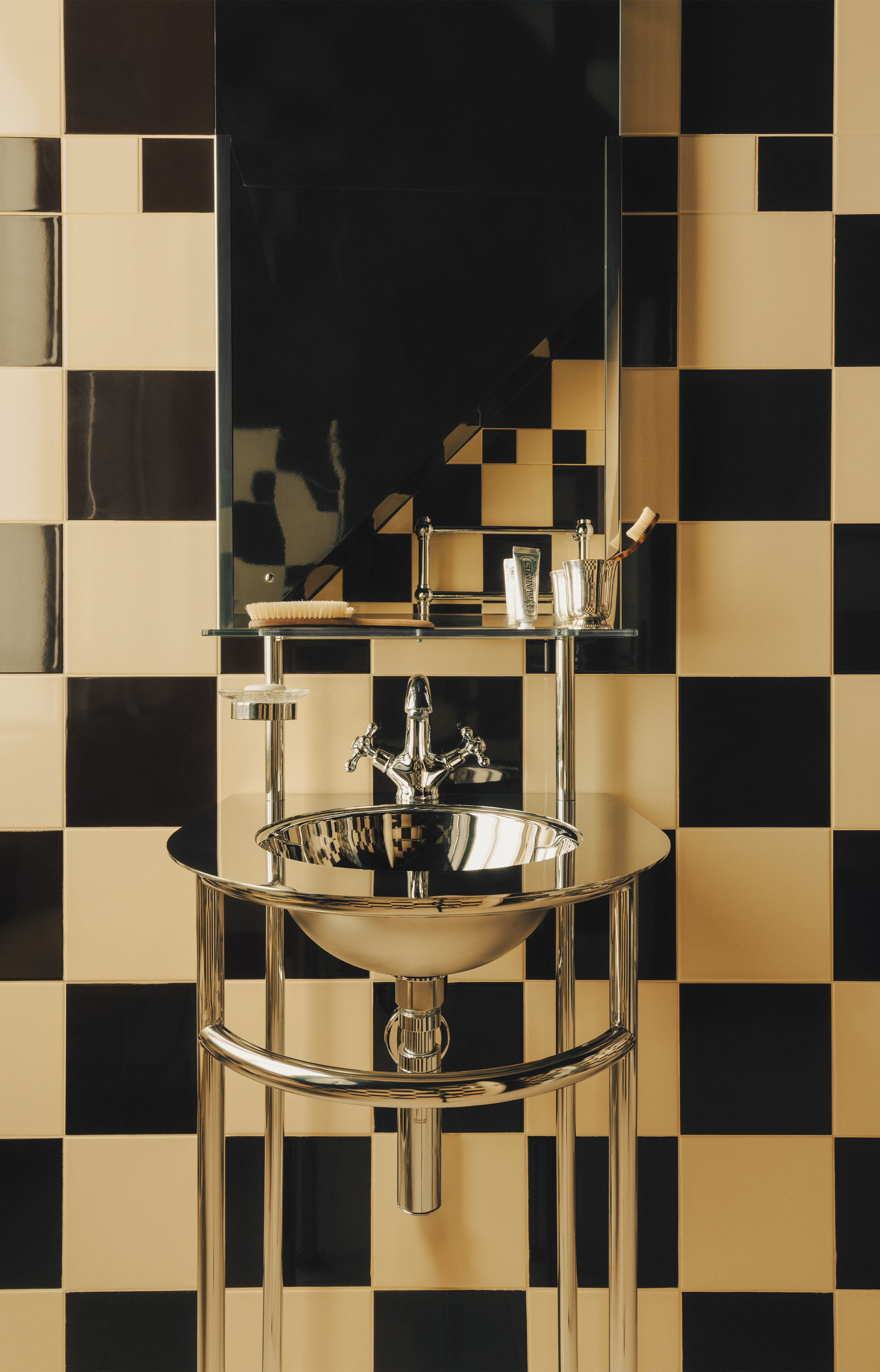 hotel-chateau-deau-necchi-deco-seventies-annees-70-deco-ideat-2024_