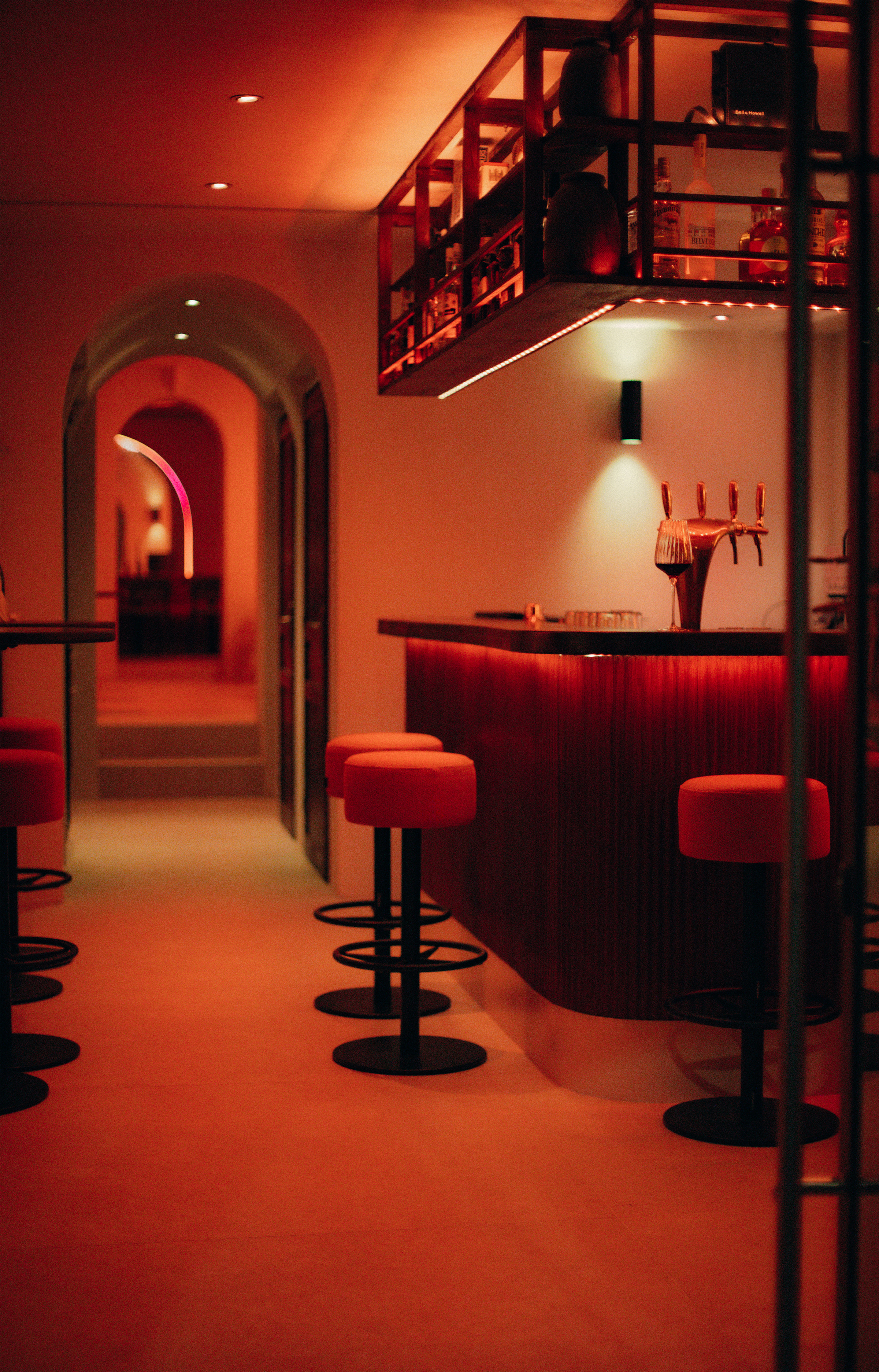 stock-restaurant-deco-seventies-annees-70-deco-ideat-2024-2-5