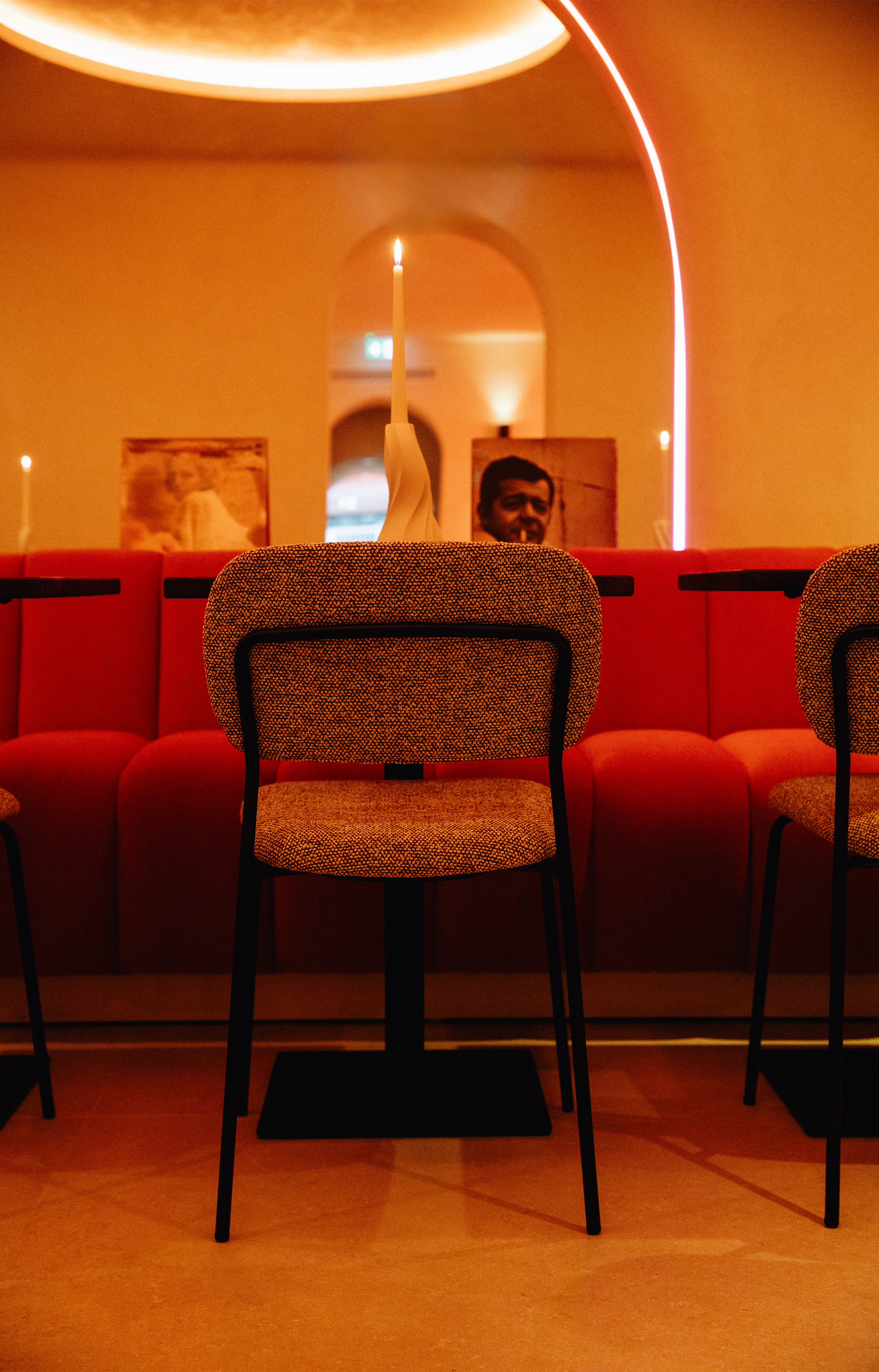 stock-restaurant-deco-seventies-annees-70-deco-ideat-2024-6