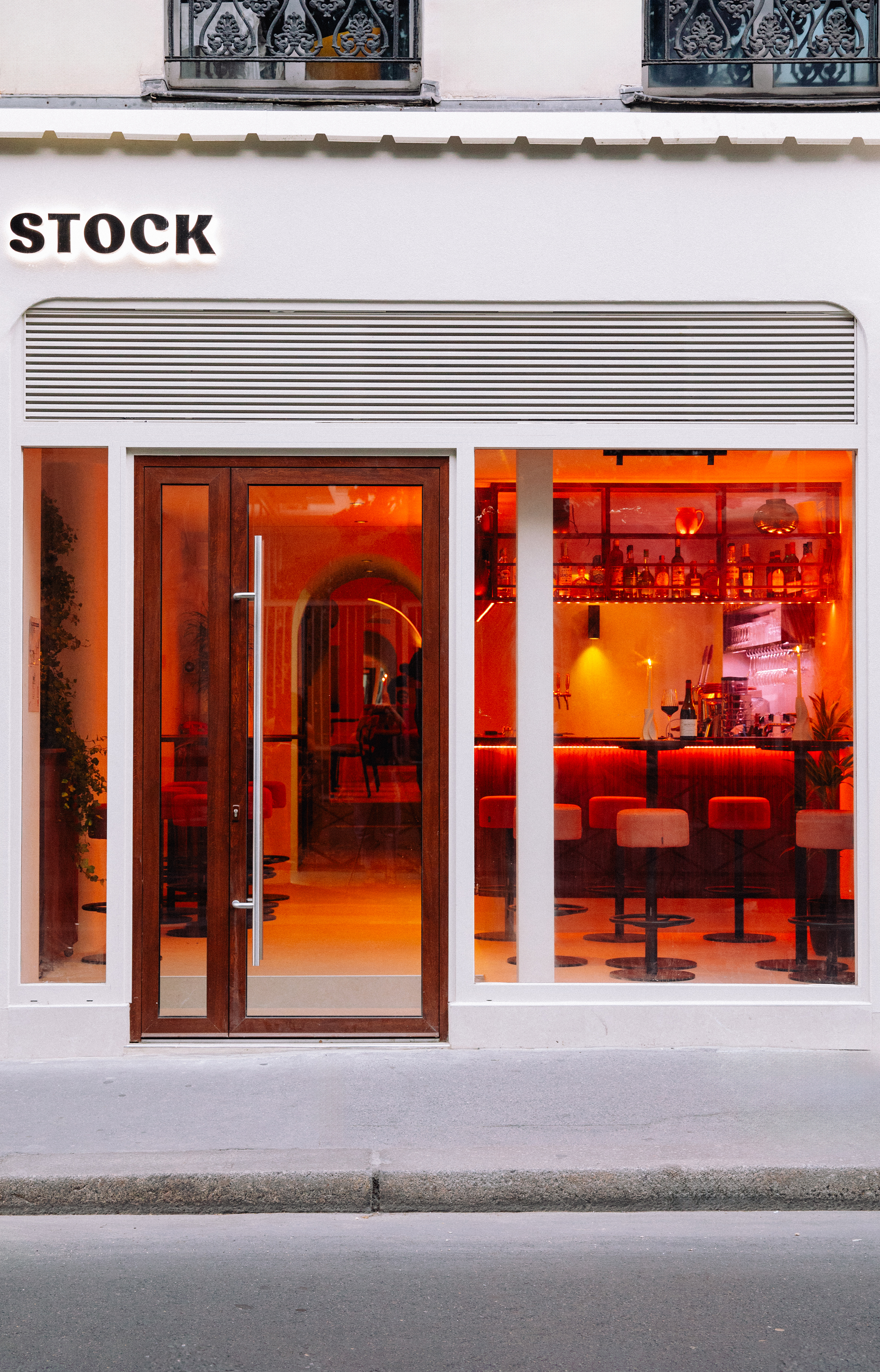 stock-restaurant-deco-seventies-annees-70-deco-ideat-2024_