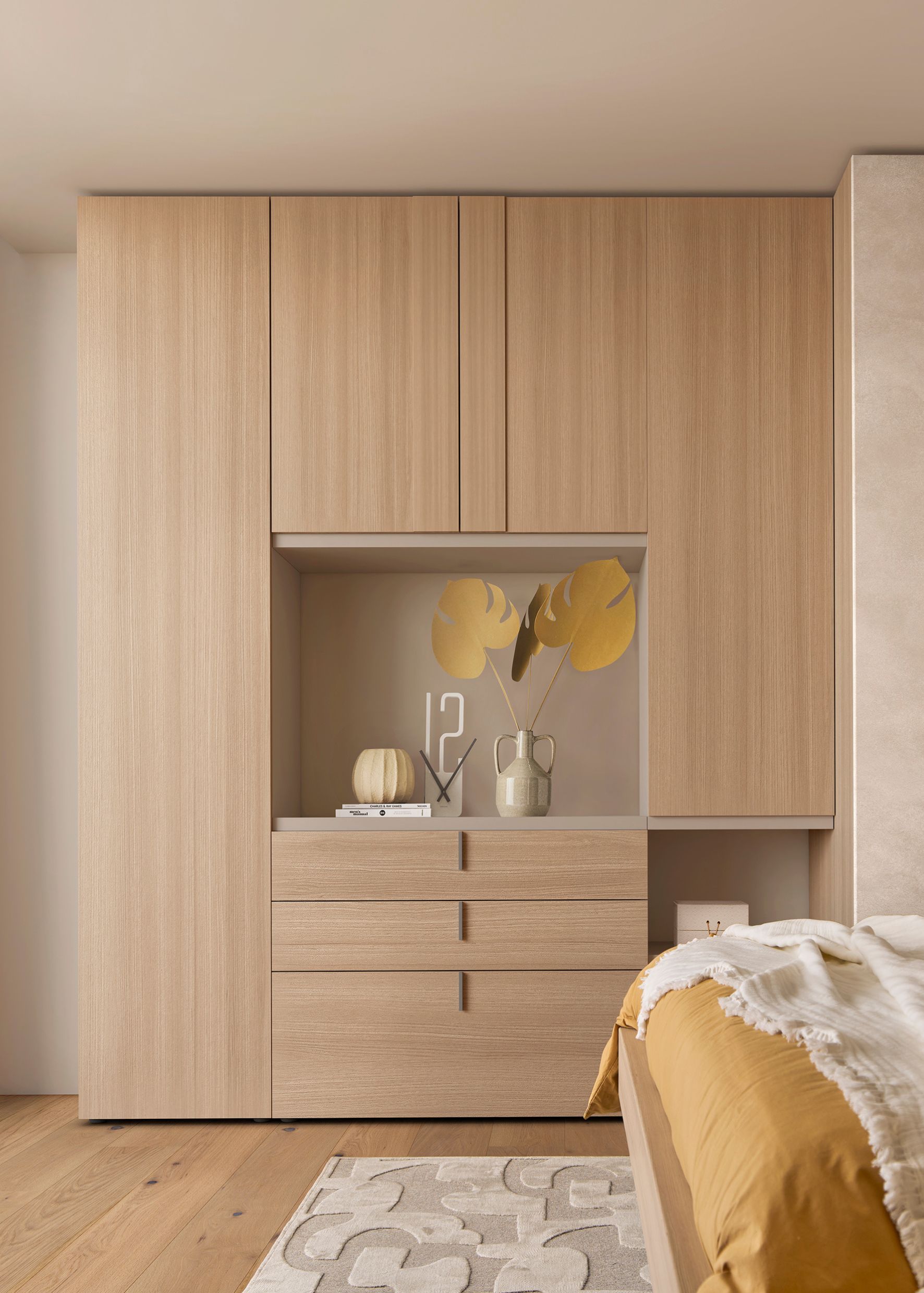 Le dressing ne se dissimule plus dans les murs, mais s’affirme comme un véritable élément décoratif de l’architecture