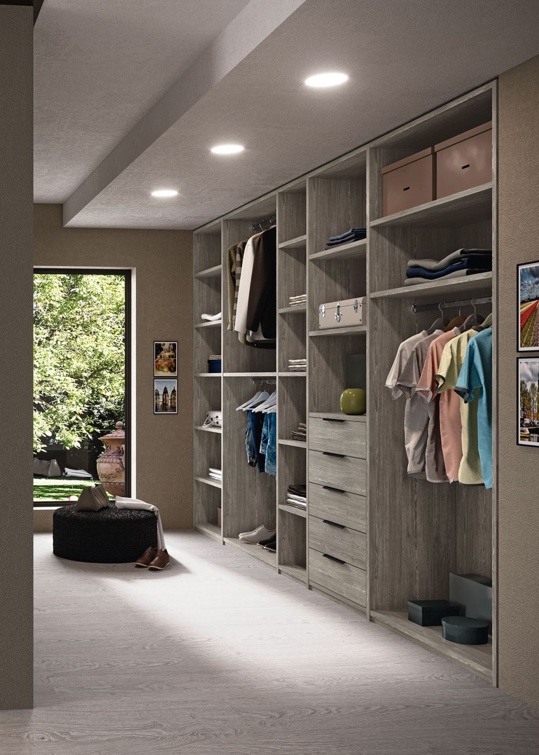 Le dressing ne se dissimule plus dans les murs, mais s’affirme comme un véritable élément décoratif de l’architecture