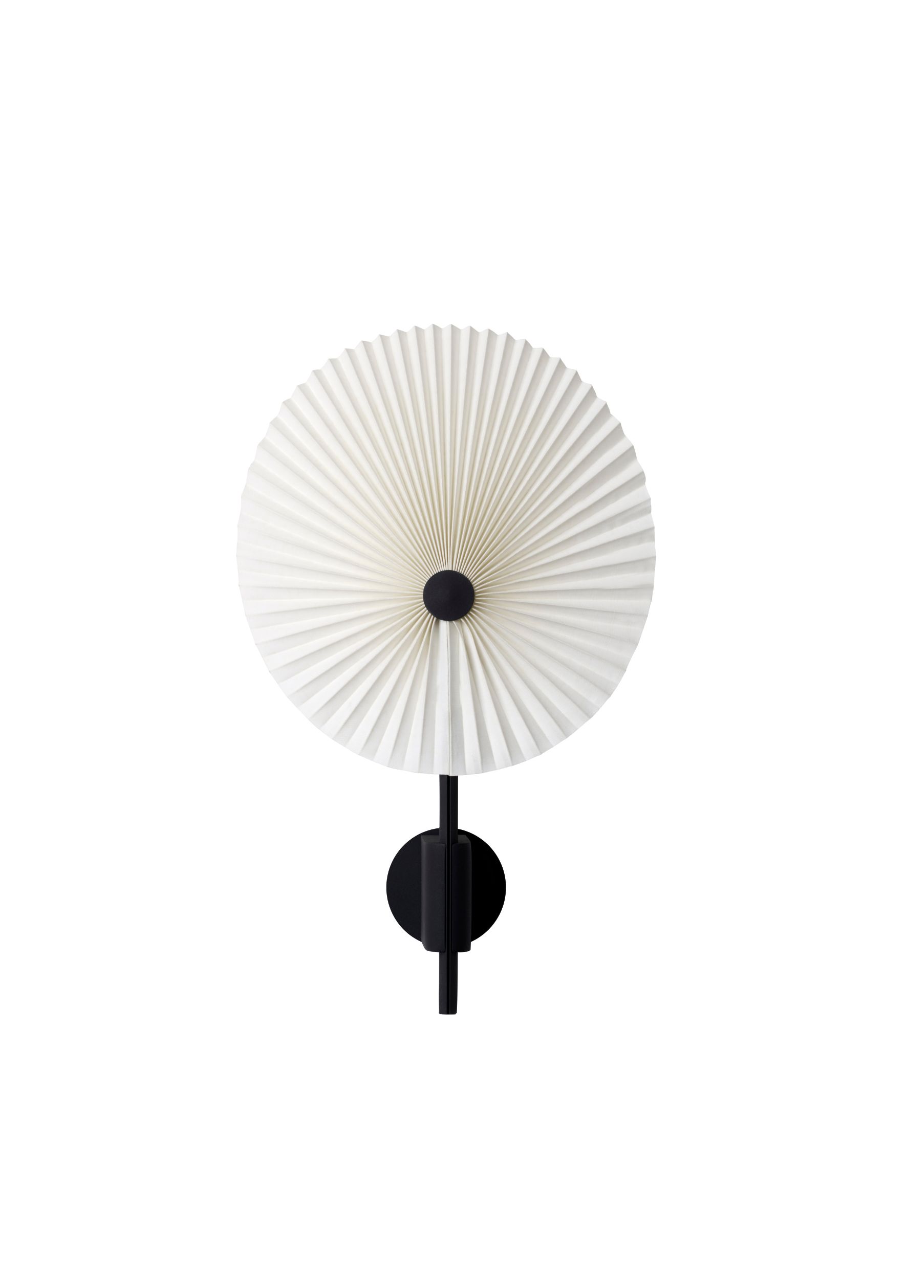 Façon origami, ces lampes discrètementtravaillées projettent un éclairage tamisé touten subtilité. La preuve en images