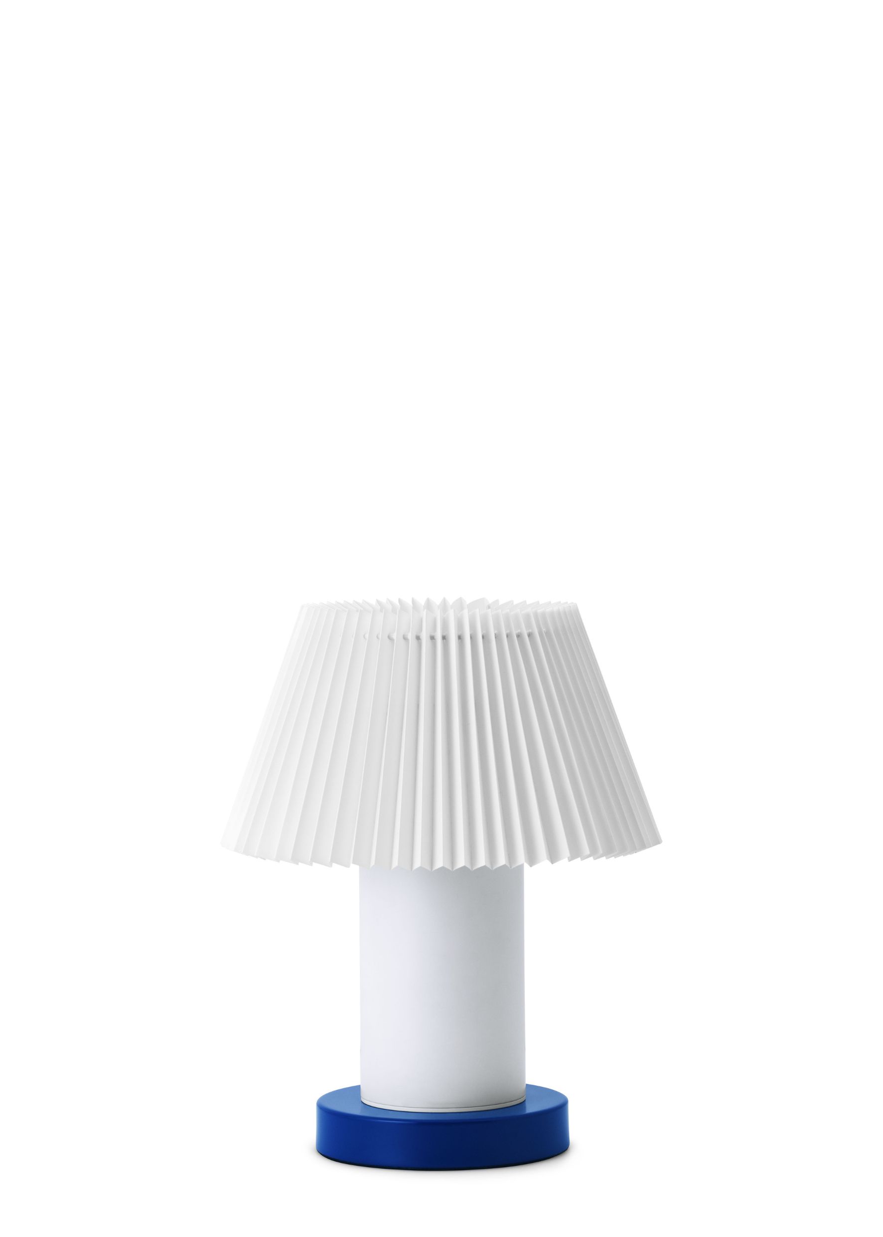 Façon origami, ces lampes discrètementtravaillées projettent un éclairage tamisé touten subtilité. La preuve en images