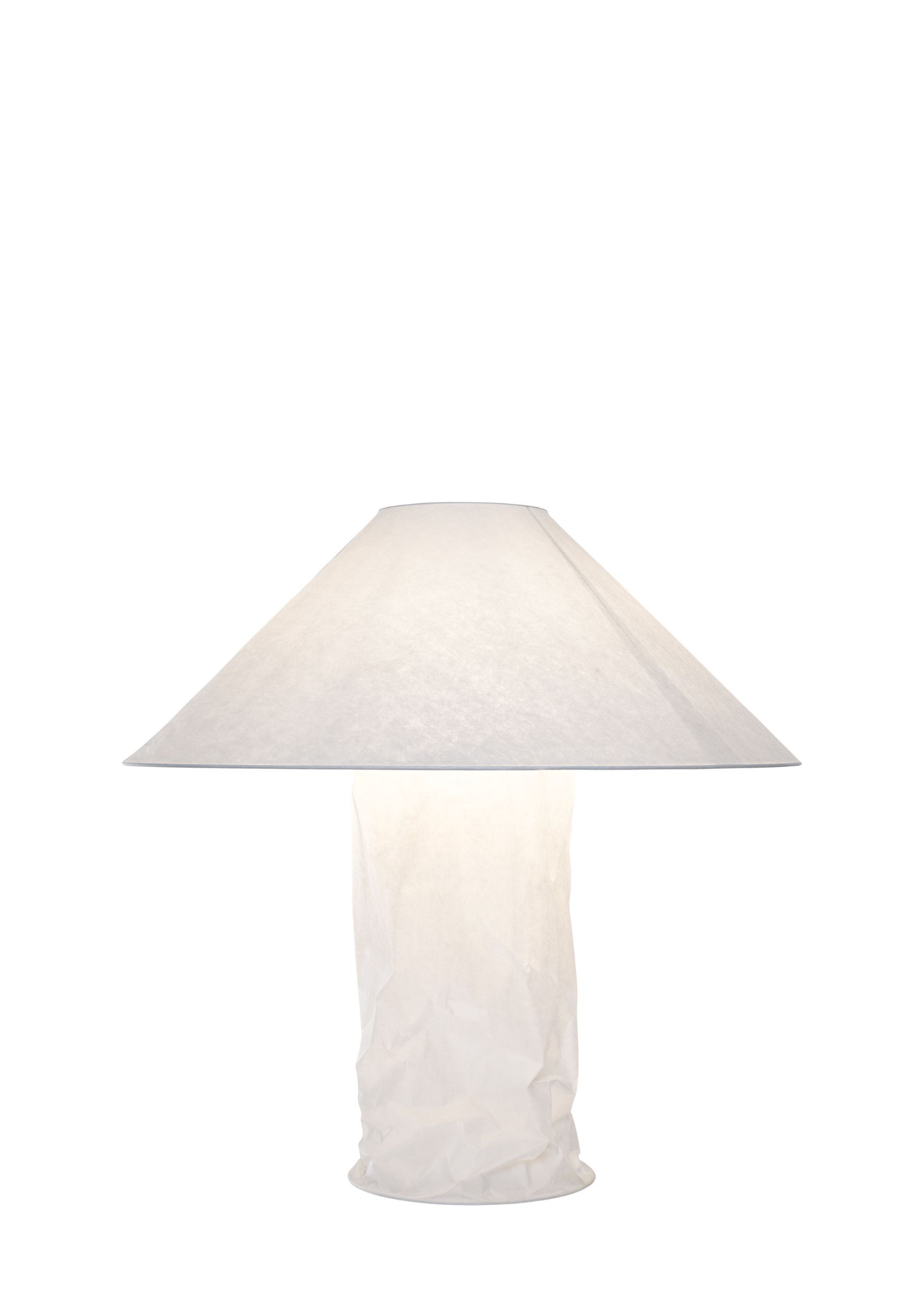 Façon origami, ces lampes discrètementtravaillées projettent un éclairage tamisé touten subtilité. La preuve en images