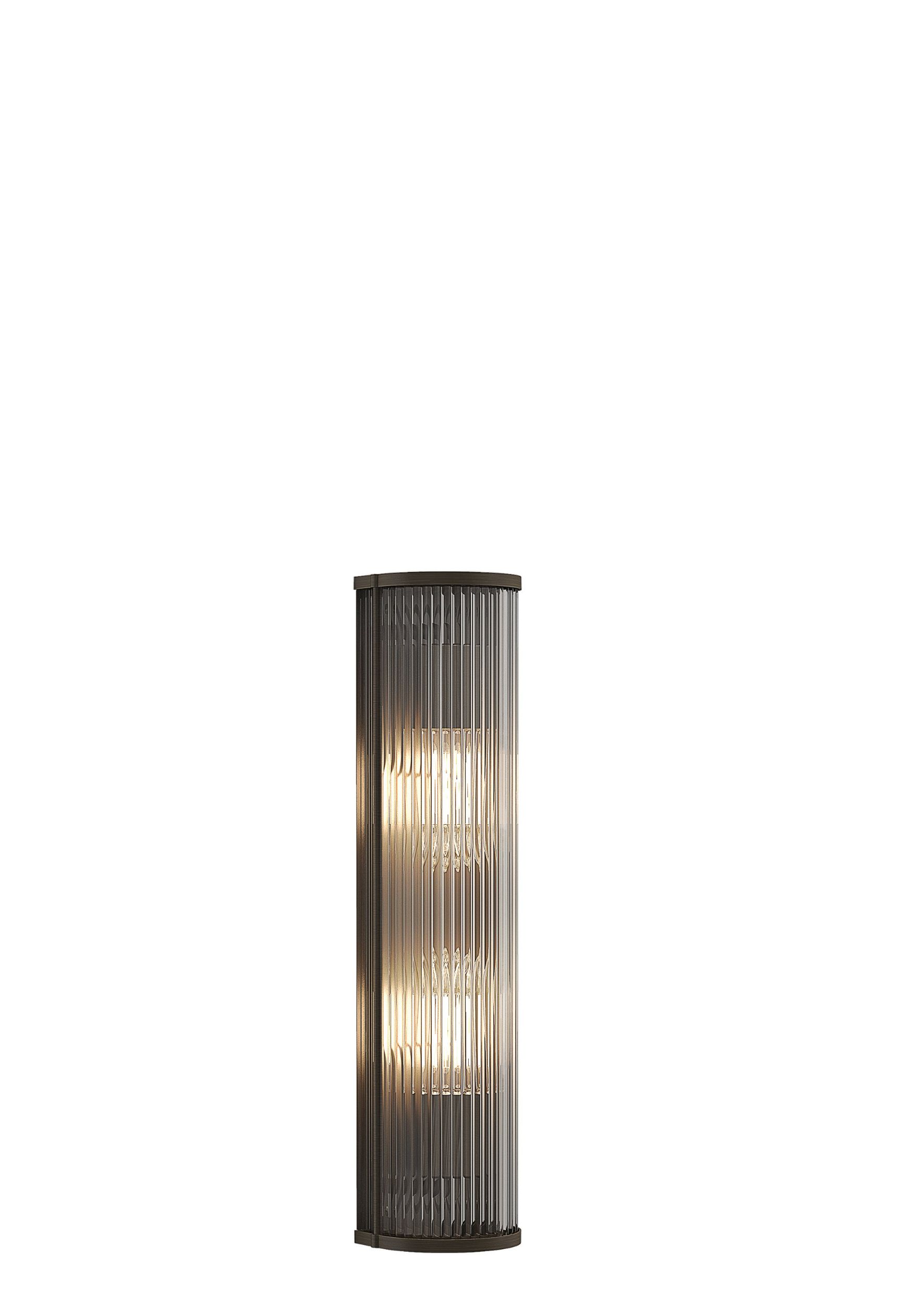 Façon origami, ces lampes discrètementtravaillées projettent un éclairage tamisé touten subtilité. La preuve en images