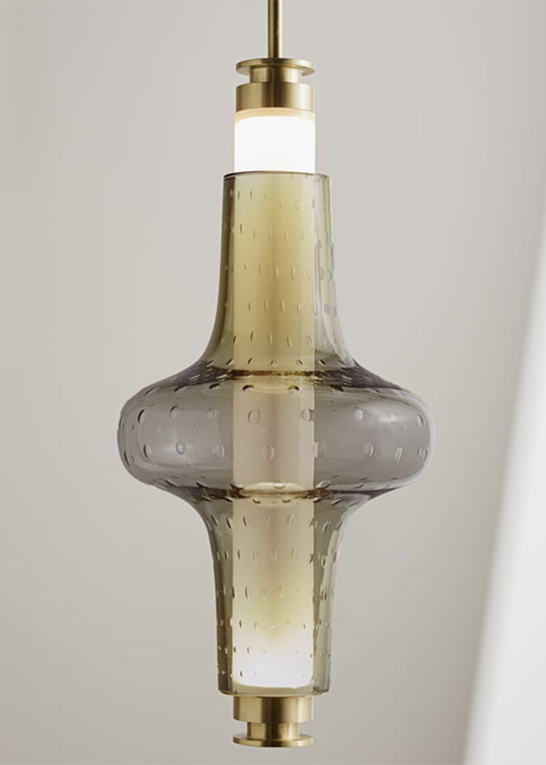 Le verre travaillé apporte encore plus de singularité et d’élégance à votre intérieur et le fait briller de mille feux